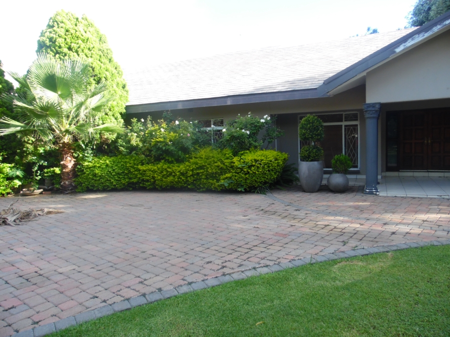 6 Bedroom Property for Sale in Jim Fouchepark Free State
